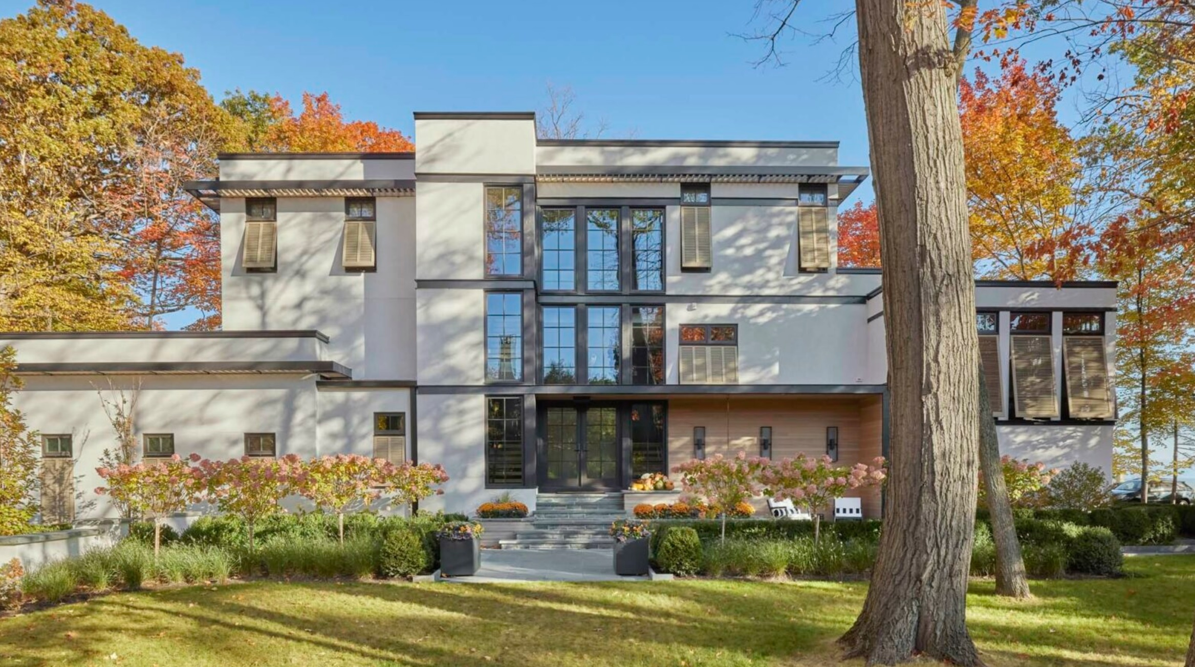 Lake Bluff Luxury Living