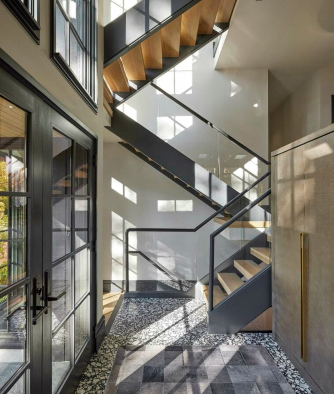 3-Foyer Entry-Stairs